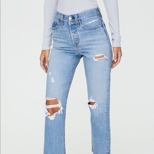 LEVI’S WEDGIE STRAIGHT RIPPED JEANS